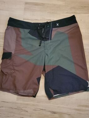 Hurley Men’s Green Brown Black Geometric Boardshorts